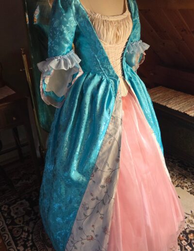main gown right side front