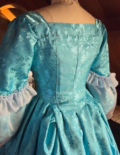 main gown back