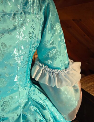 main gown right back sleeve