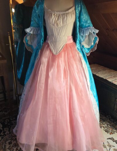 main gown unlaced
