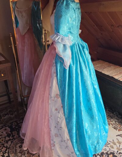 unlaced main gown left side back