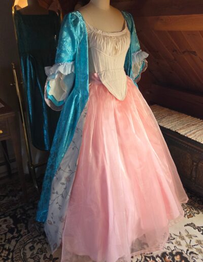 main gown unlaced side front view