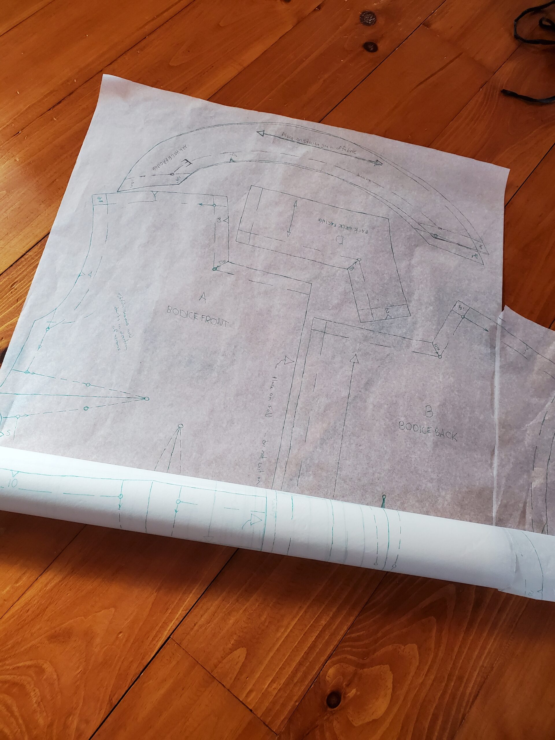 short sleeve off white wide neck chemise, floor length green cotton skirt, faux leather corset belt