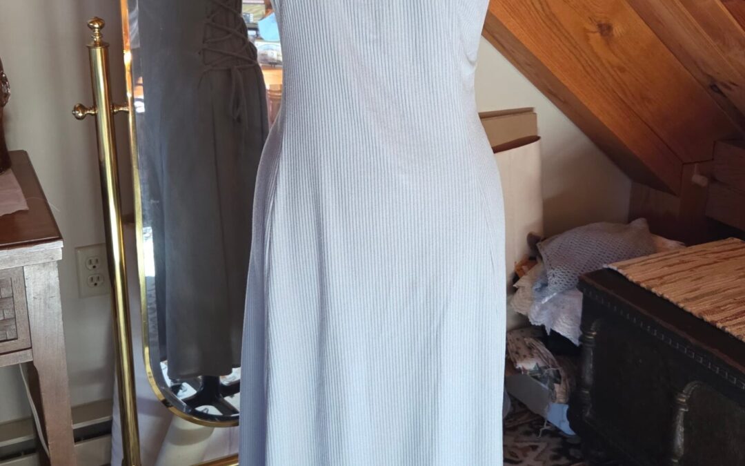 A Sleeveless Knit Dress in Grey