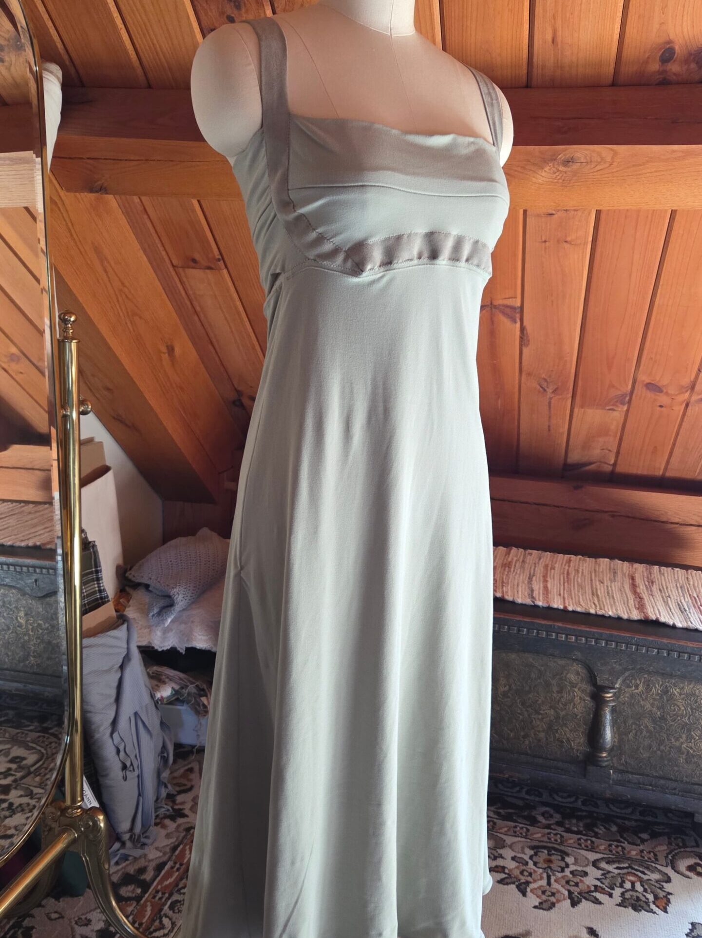 The Mint Dress: An Homage to Childhood Nostalgia